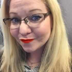 Komen jouw vingers met mijn poesje spelen?